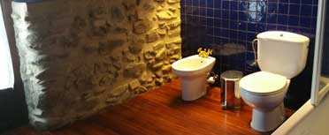Amplio cuarto de baño en casa rural zaldierna en La Rioja